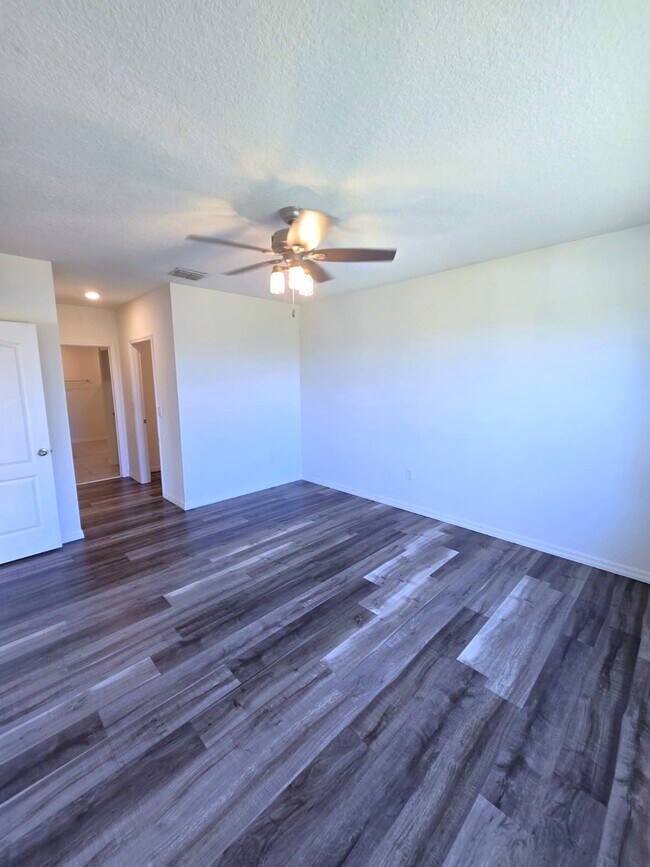 Building Photo - 837 Cuyahoga Dr