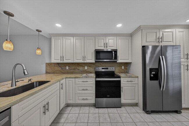 Building Photo - 3503 Oaks Way