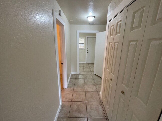 Building Photo - 107 W Texas Ave