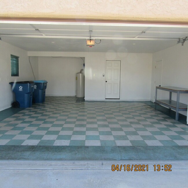 Building Photo - 3 bedroom 2 bath 2 car garage side RV parking