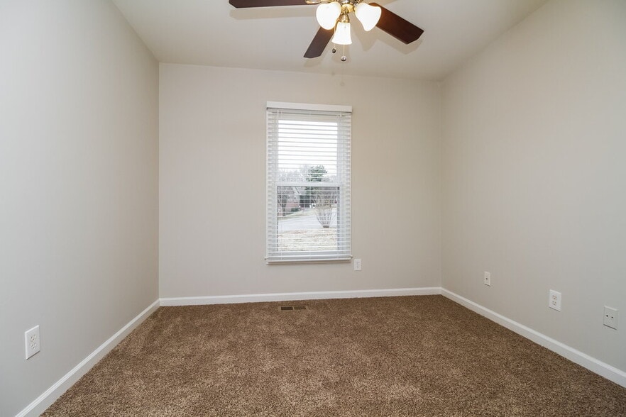 Building Photo - 5333 Roxborough Pass