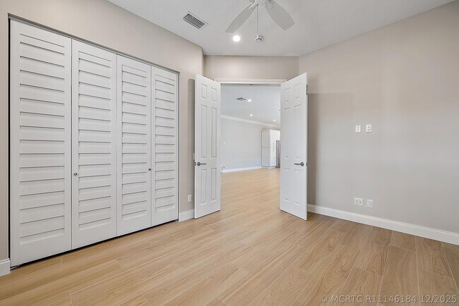 Building Photo - 248 Honeysuckle Dr