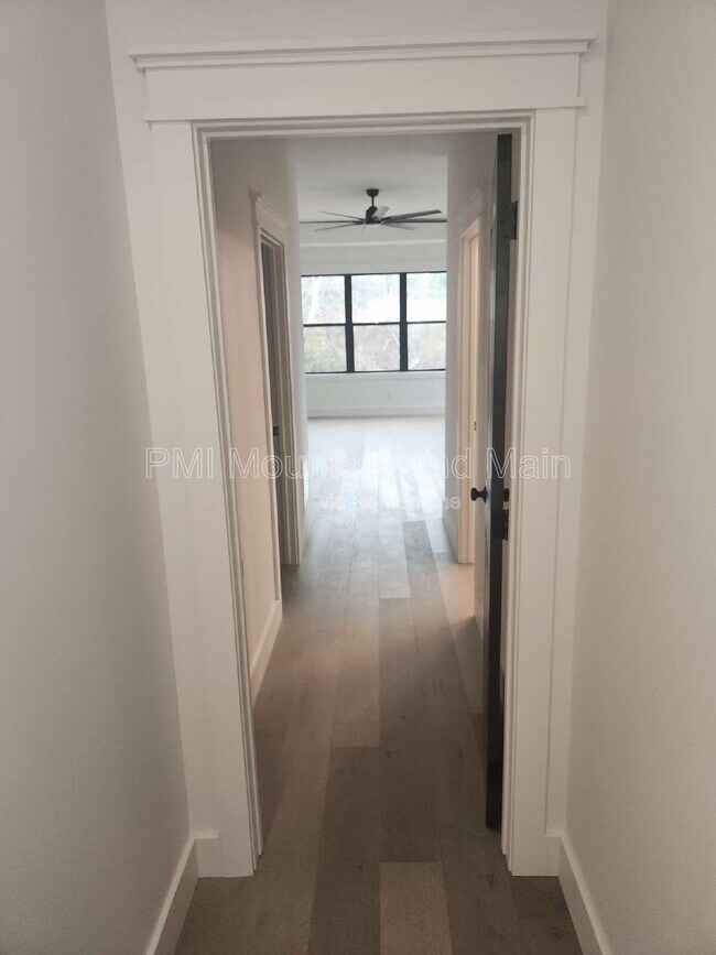 Building Photo - 808 Maybank Dr