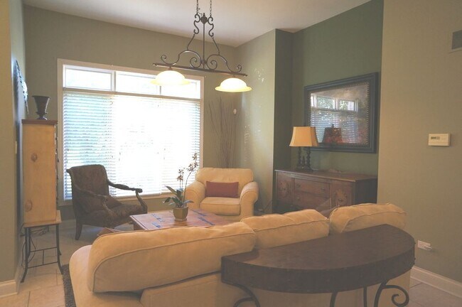 Building Photo - 8566 Huckins Dr