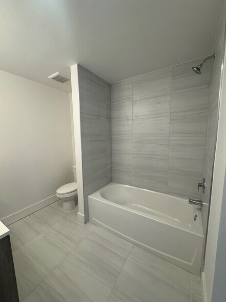 Building Photo - 2459 Fillmore St