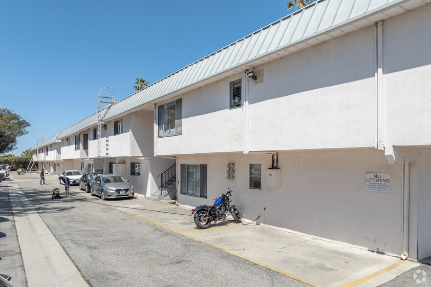 Building Photo - The Meadows Apartments