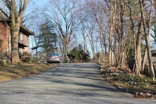 Building Photo - 35 Lawrence Ln