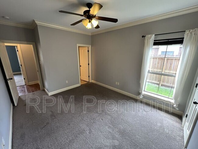 Building Photo - 7335 Oak View Dr.