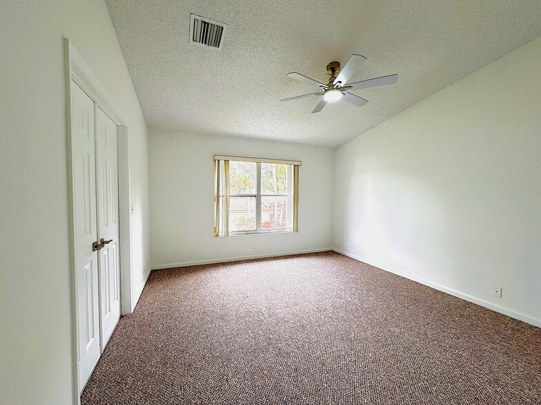 Building Photo - 703 Crosswinds Dr