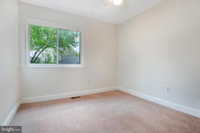 Building Photo - 1055 Cedar Ridge Ct
