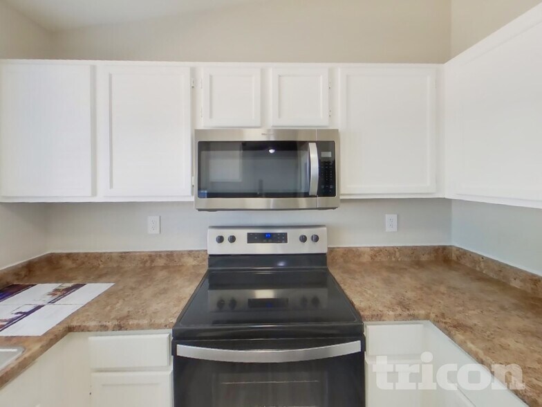 Building Photo - 4432 N 86th Dr