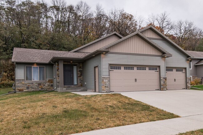Building Photo - 3367 Ridgeline Dr SE