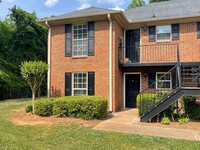 Building Photo - Winfield Chase Condo 2 BR 1 BA off Prince ...