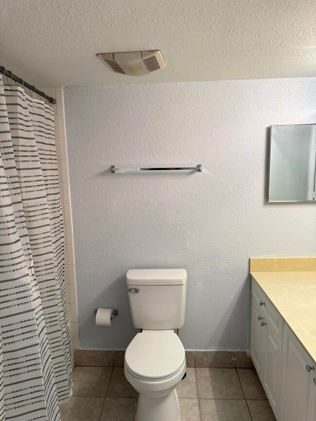 Building Photo - 1700 Crestwood Ct S