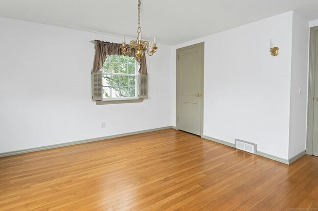 Building Photo - 54 Oak Grove Pl