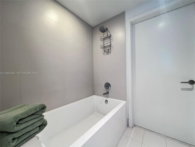 Building Photo - 501 NE 31st St