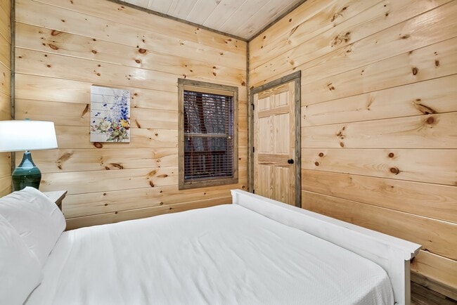 Building Photo - 2127 Eagle Feather Dr