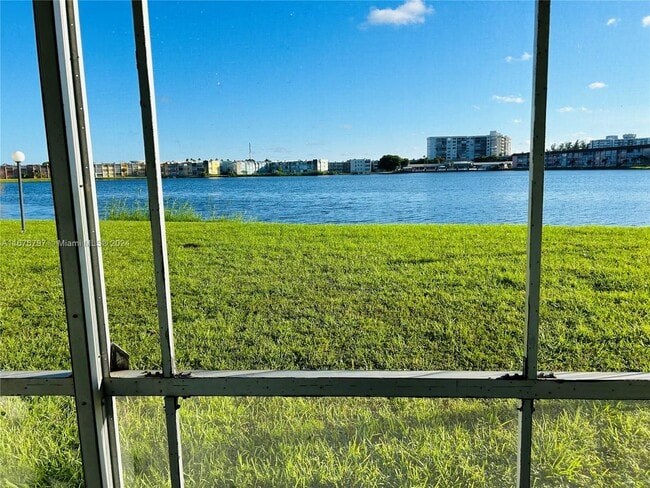 Building Photo - 1530 NE 191st St