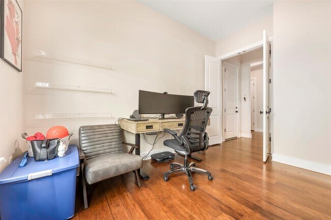 Building Photo - 11105 Cut Plains Loop