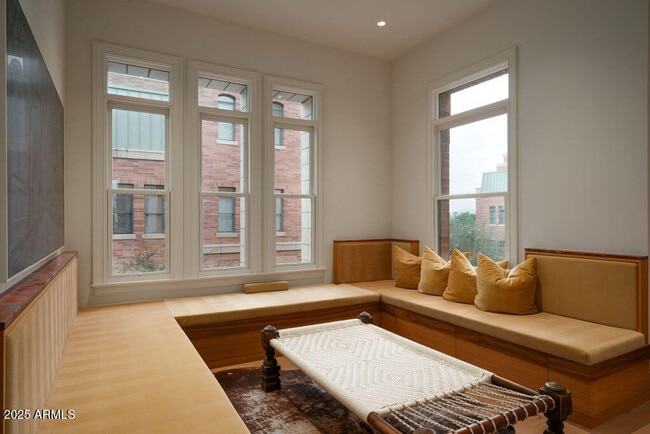 Building Photo - 50 W Palm Ln