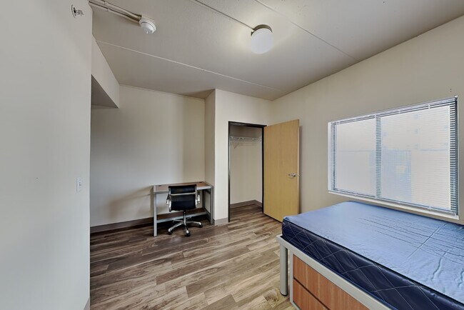 Building Photo - 215 Stanton Ave