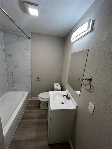 Building Photo - 405 Highcrest Dr