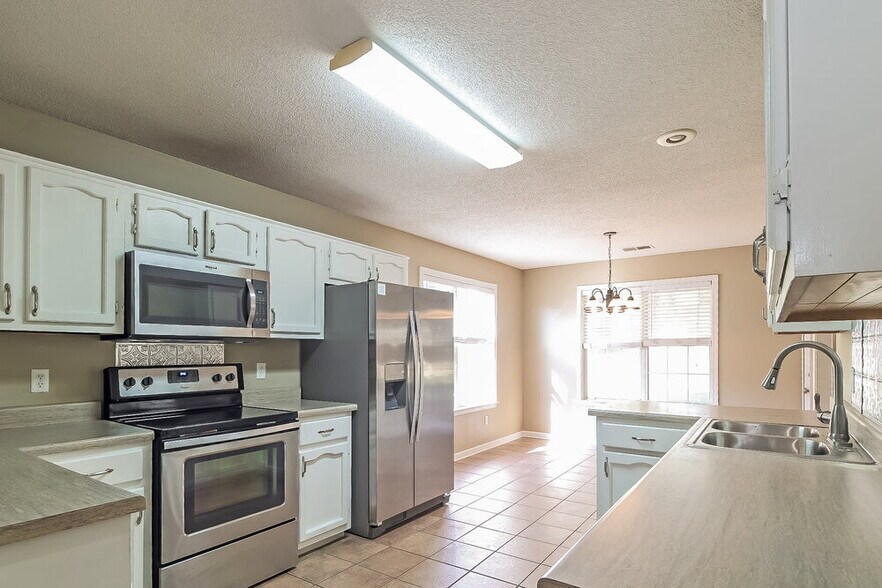 Building Photo - 455 Timber Way S