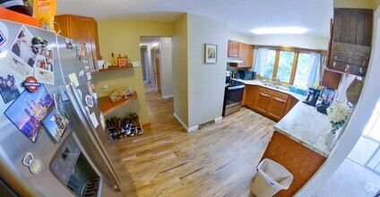 Building Photo - 3D Tour Available - Garage Parking + Sun R...