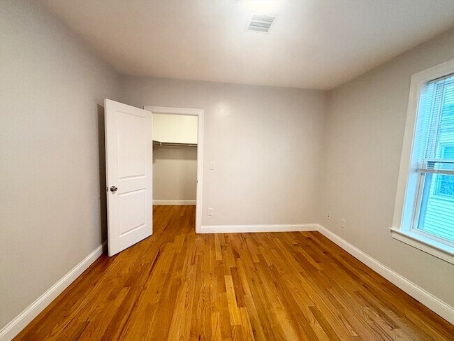 Building Photo - 156 Bow St