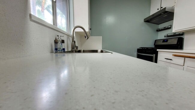 Building Photo - Oxnard Shores Home