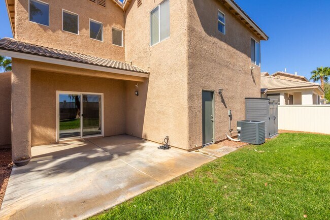 Building Photo - Beautifully Updated 3 Bedroom Southeast Ve...