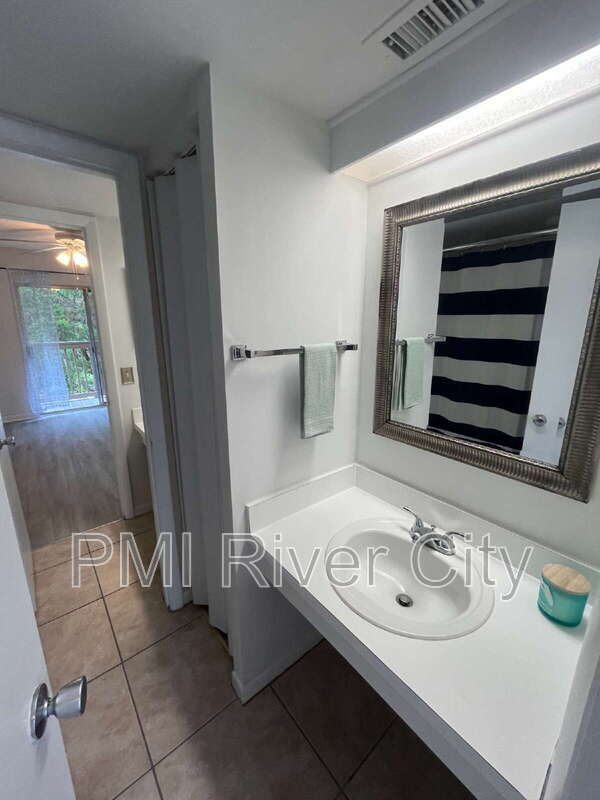 Building Photo - 2300 Twelve Oaks Dr