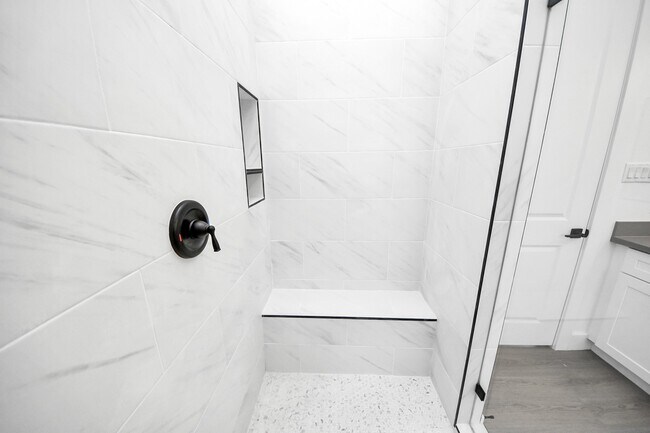 Building Photo - 4133 E Toliver St