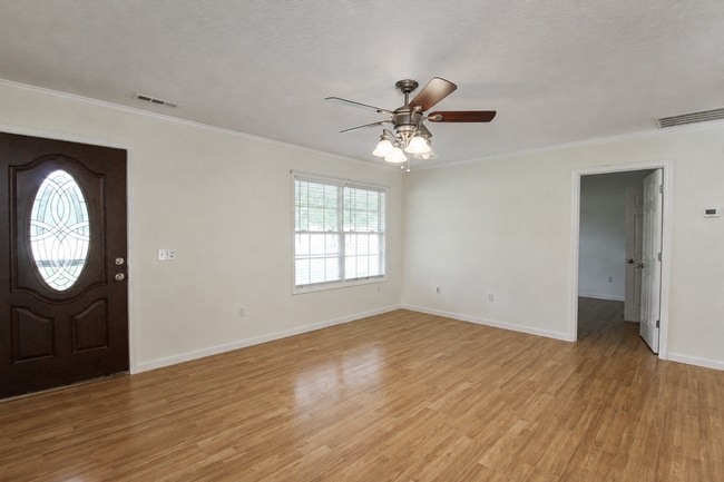 Building Photo - 700 Purvin Lollar Rd