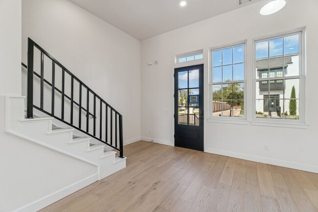 Building Photo - Townhome 2 bed 2.5 Bath "The White Workroom" in The Heart of Selah