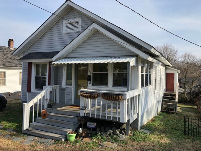 Building Photo - Charming 1920s Bungalow Steps from Downtown Mebane!