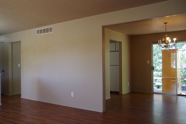 Building Photo - NOW AVAILABLE! MUST SEE - BEAUTIFUL 4BR/3B...