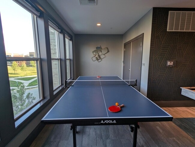 Building Photo - 751 N 6th St