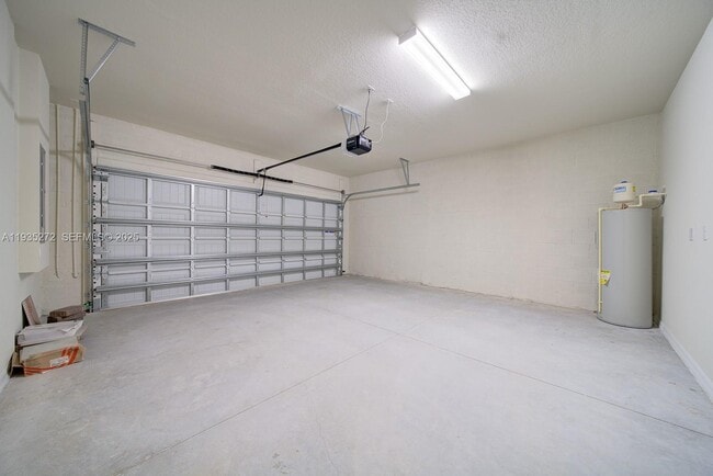 Building Photo - 1023 Eucalyptus Dr