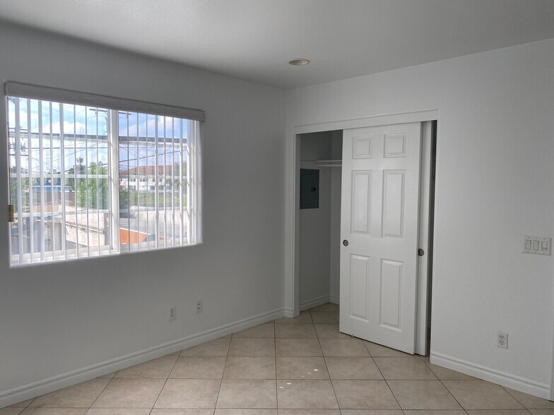 Building Photo - 1135 S Herbert Ave