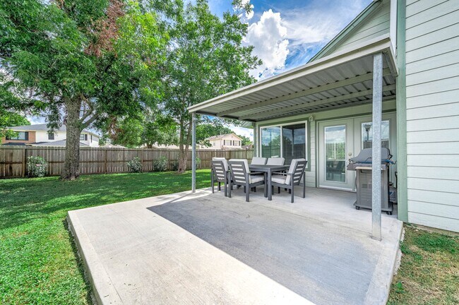 Building Photo - 20502 Cocoplum Dr