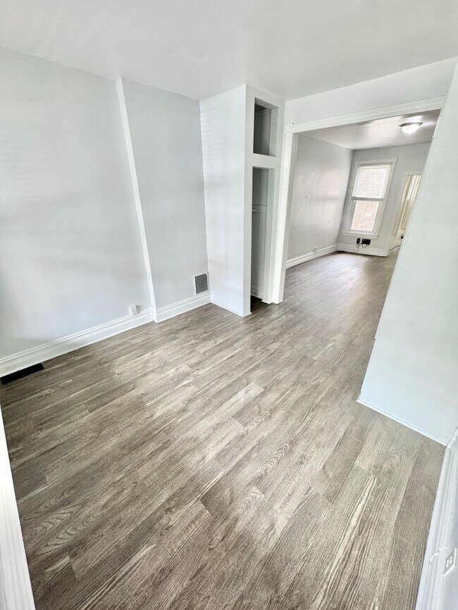 Building Photo - 1410 W Turner St