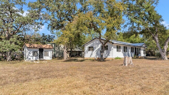 Building Photo - 206 5th St