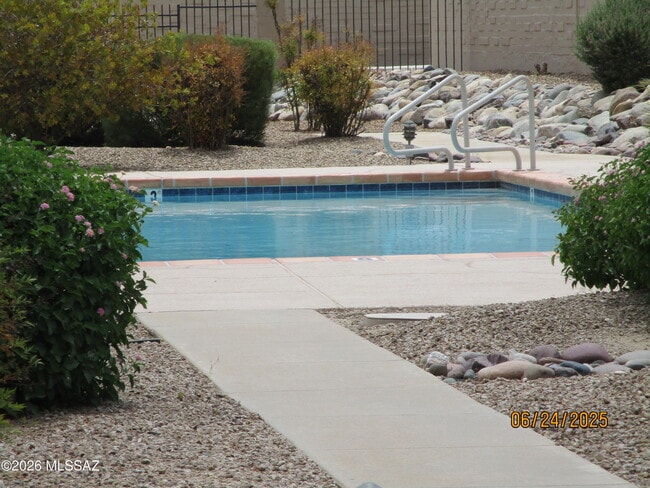 Building Photo - 8134 E Daniella Ln