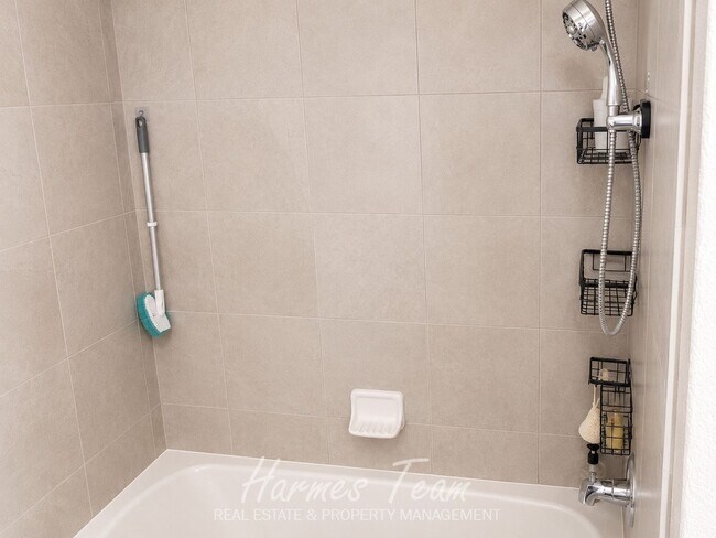 Building Photo - Beautiful 2 Bed Home | 2-Car Garage | Large Kitchen Island | Mountain Views