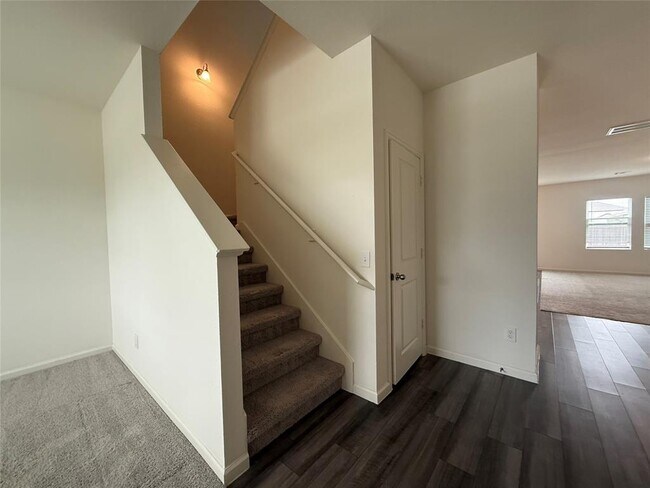 Building Photo - 1049 Water Oak Ln