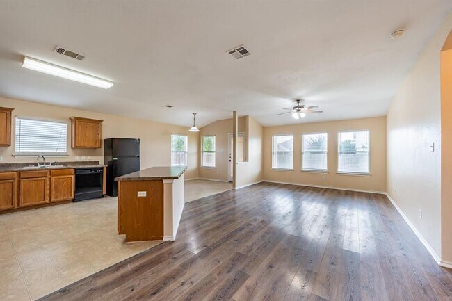 Building Photo - 218 Mossy Rock Dr