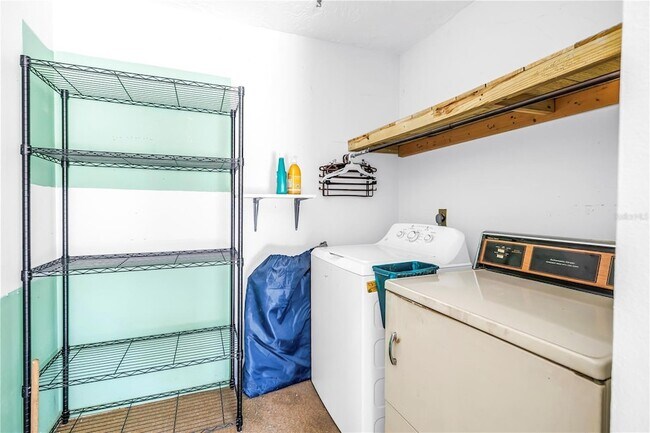 Building Photo - 5771 Timberlake Dr