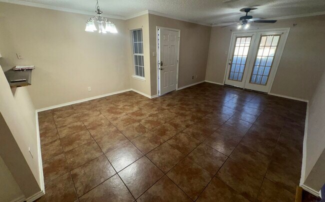 Building Photo - 1111 Shiloh Dr