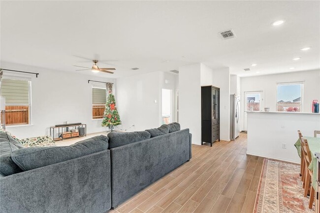 Building Photo - 308 Singing Dove Wy